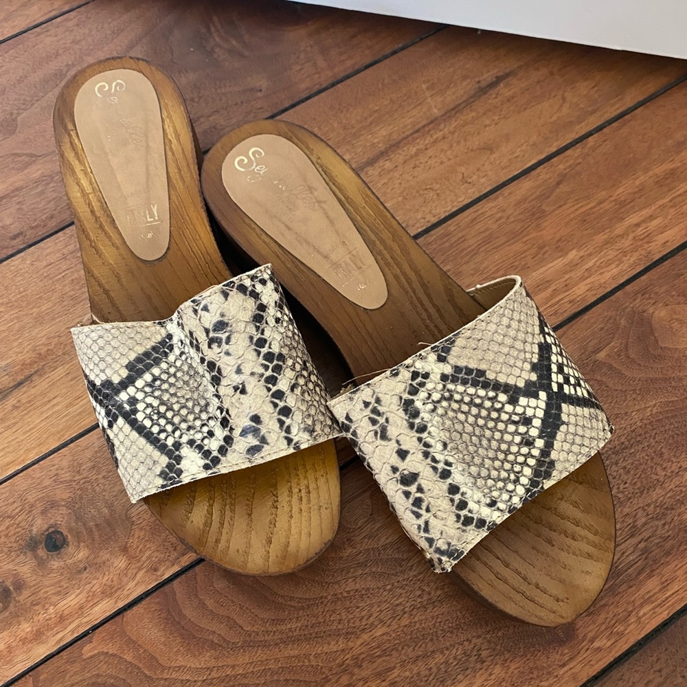 Seychelles leather sandals Size 7